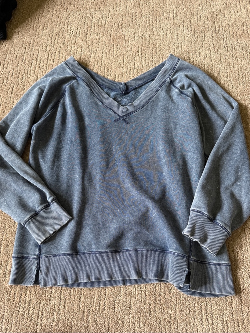 aerie faded blue V-neck sweatshirt